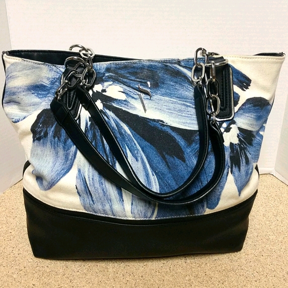 Simply Vera Vera Wang Handbags - Simply Vera Tote Bag